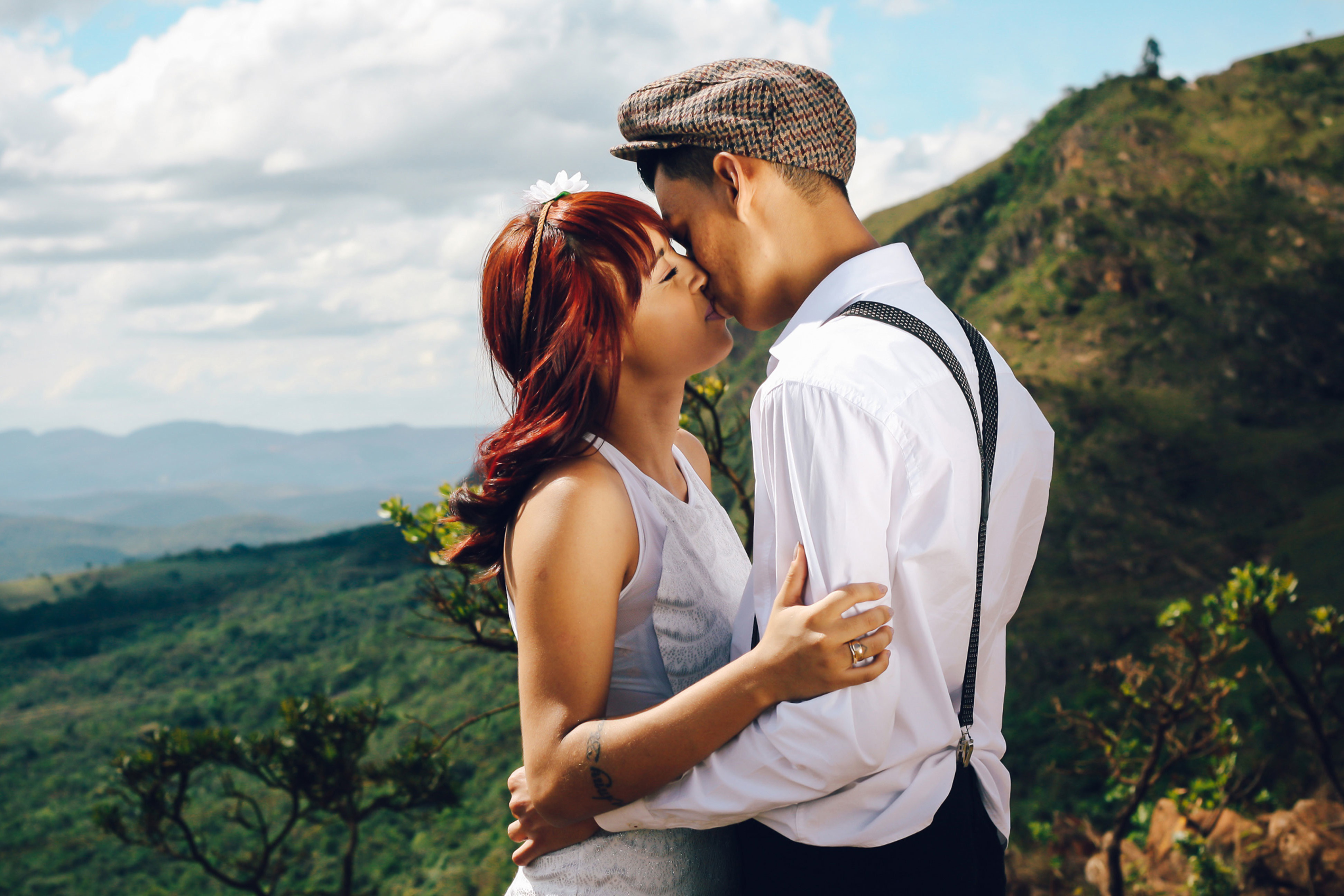 1,500+ Kissing Couple Profile Stock Photos, Pictures & Royalty