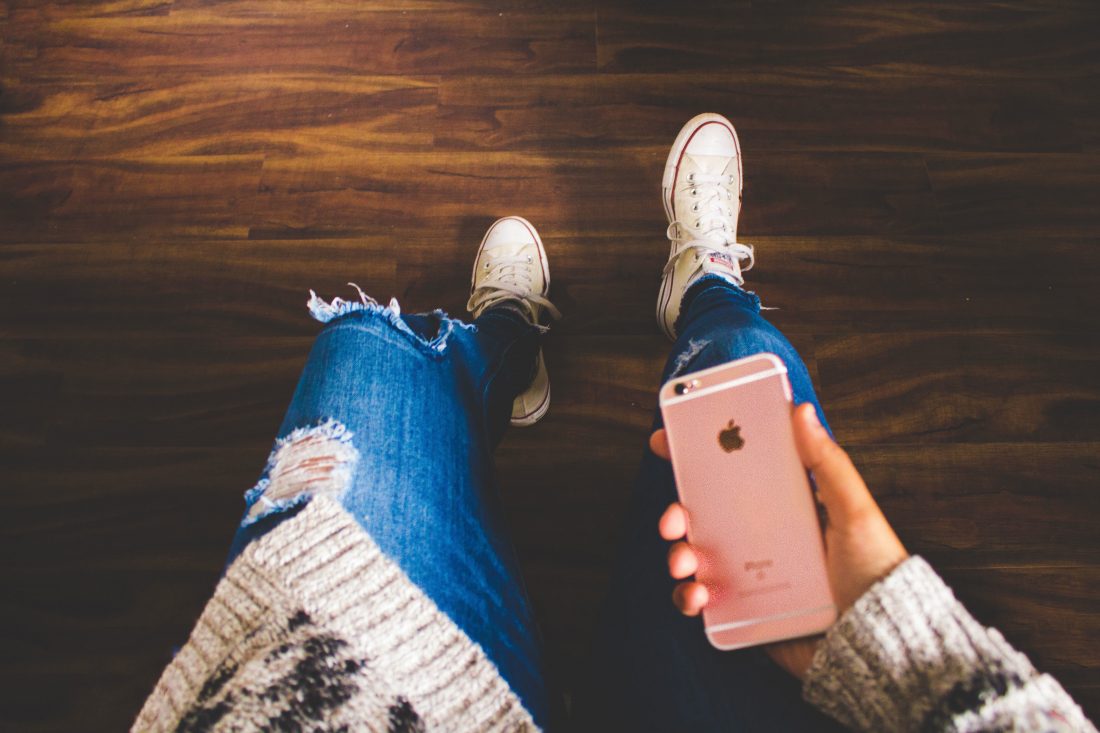 Free stock image of Girl Holding iPhone