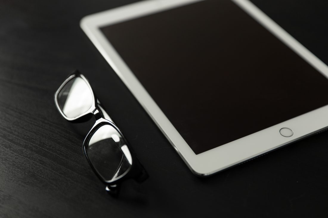 Free stock image of iPad Pro & Glasses