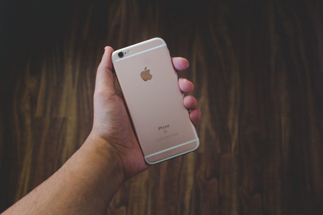 Free stock image of iPhone in Hand