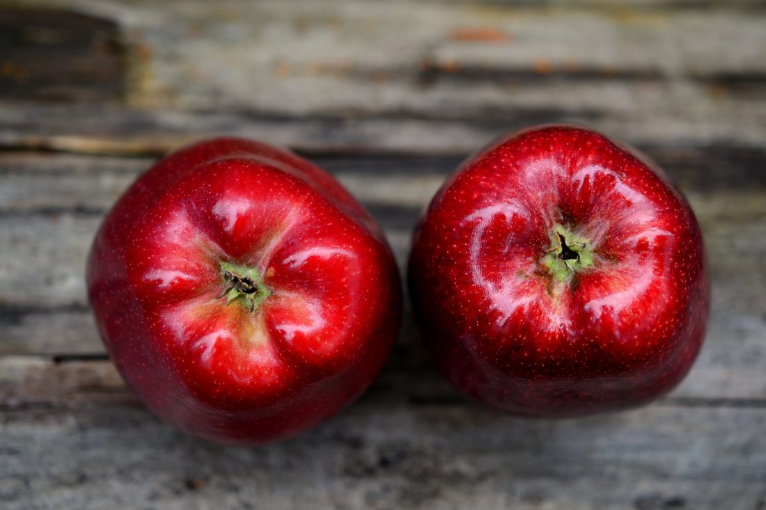 Free stock image of Red Apples on Wood