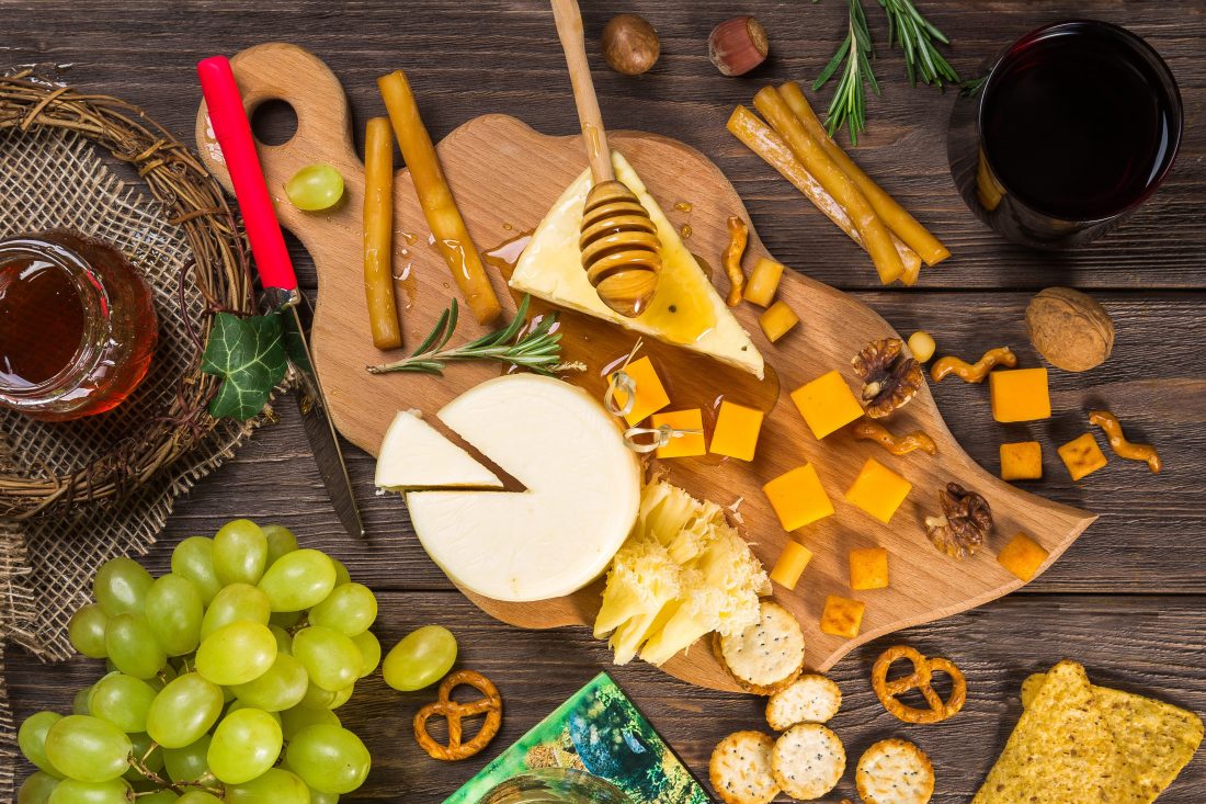 Free stock image of Cheese, Fruit & Biscuits
