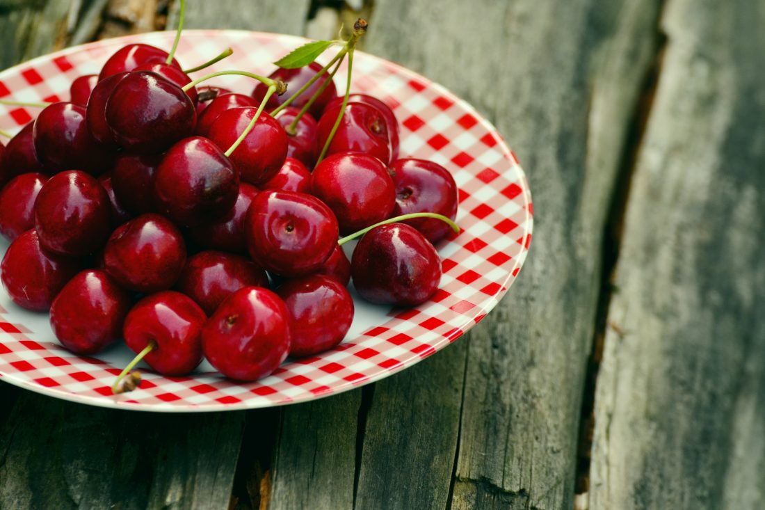 Free stock image of Cherries on Plate