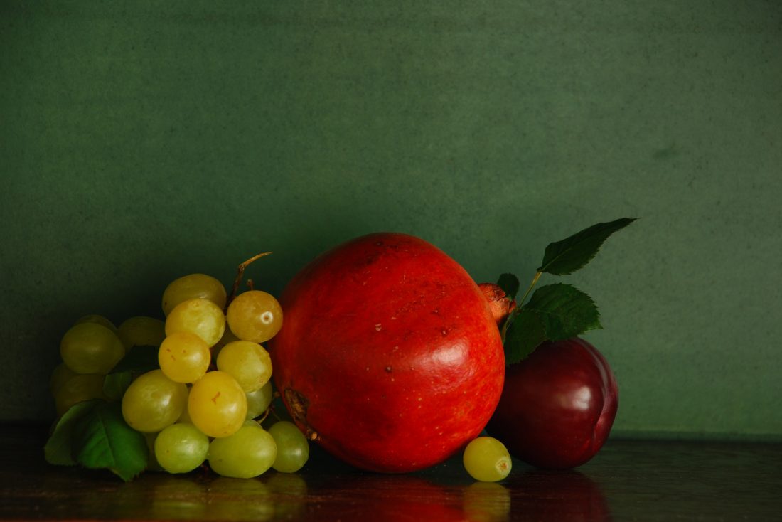 Free stock image of Pomegranate & Grapes