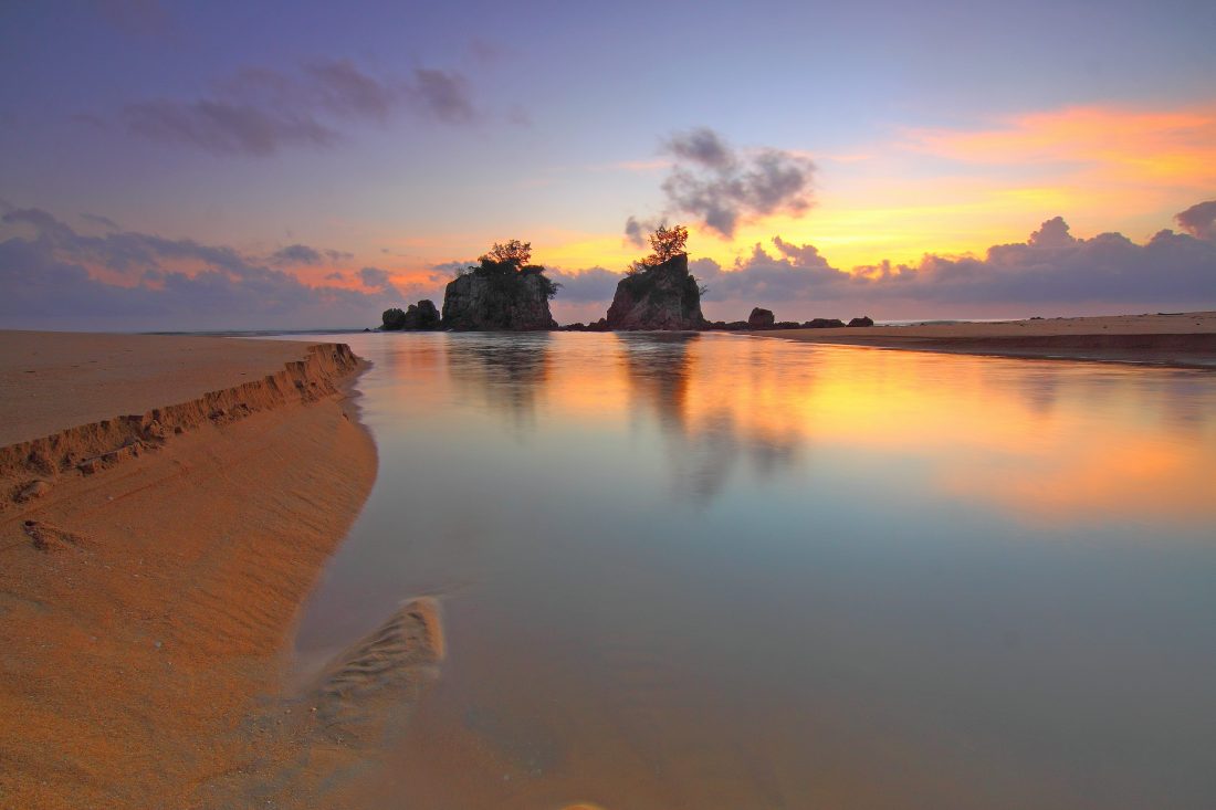 Free stock image of Calm Beach at Dawn