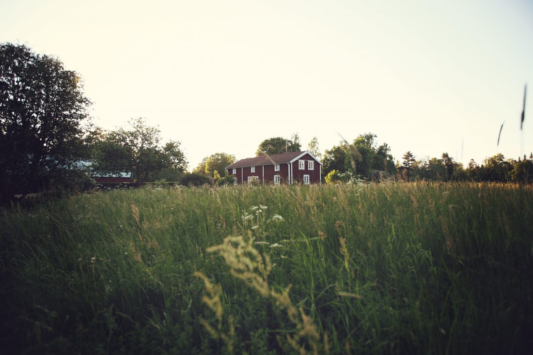 Free stock image of Brown Farmhouse in Field