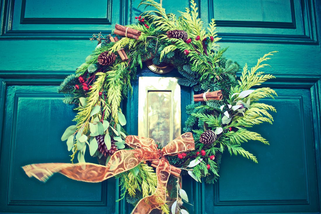 Free stock image of Christmas Wreath Hanging on Door