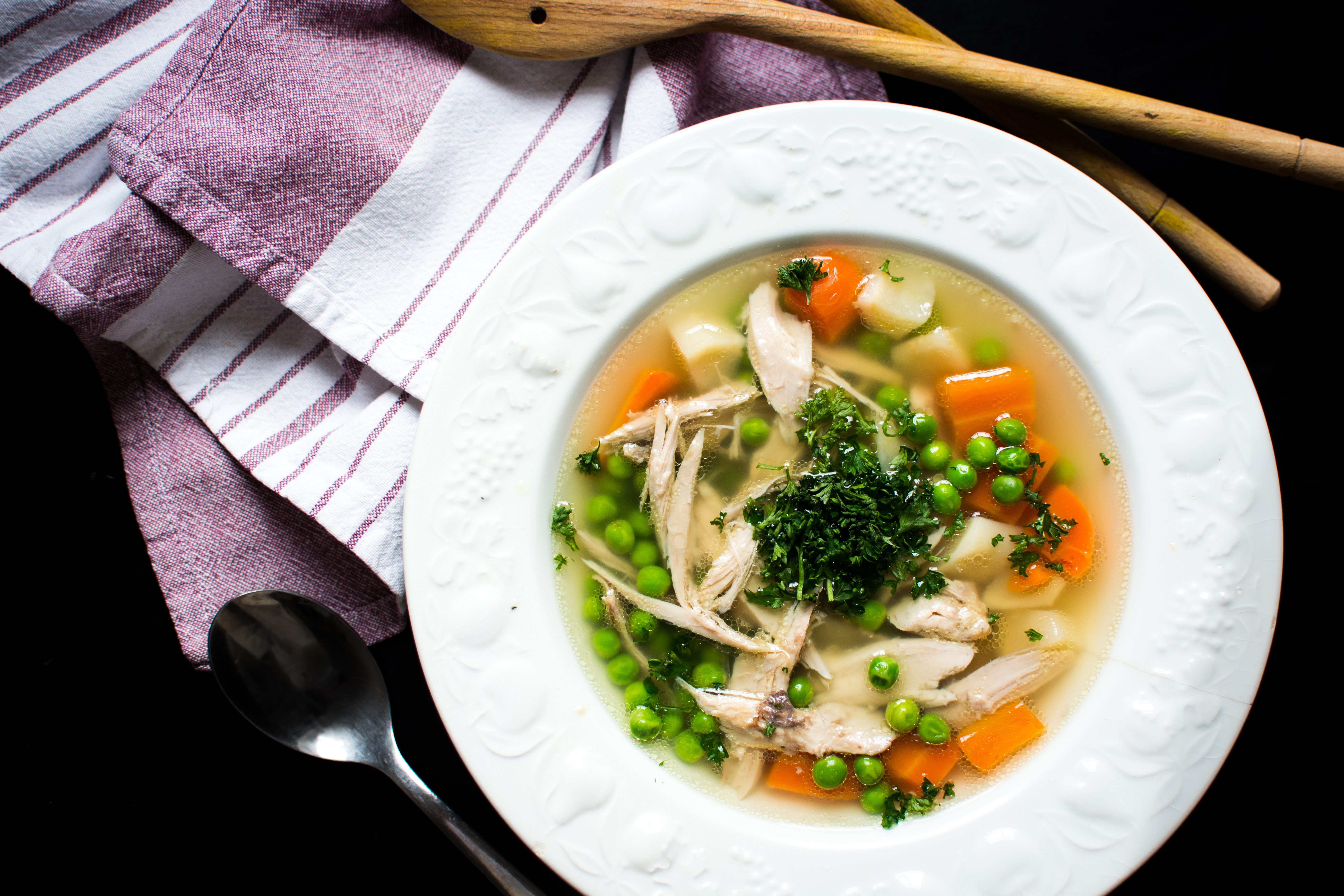 Суп с курицей и овощами. Овощной суп минестроне. Для супа. Куриный суп с овощами. Овощи для супа.