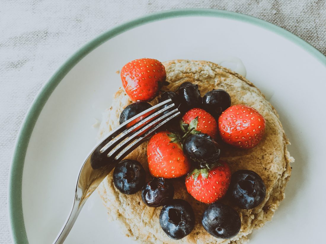 Free stock image of Strawberries & Blueberries for Breakfast