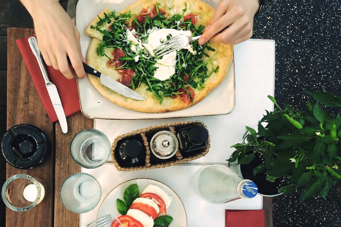 Free stock image of Pizza in Cafe