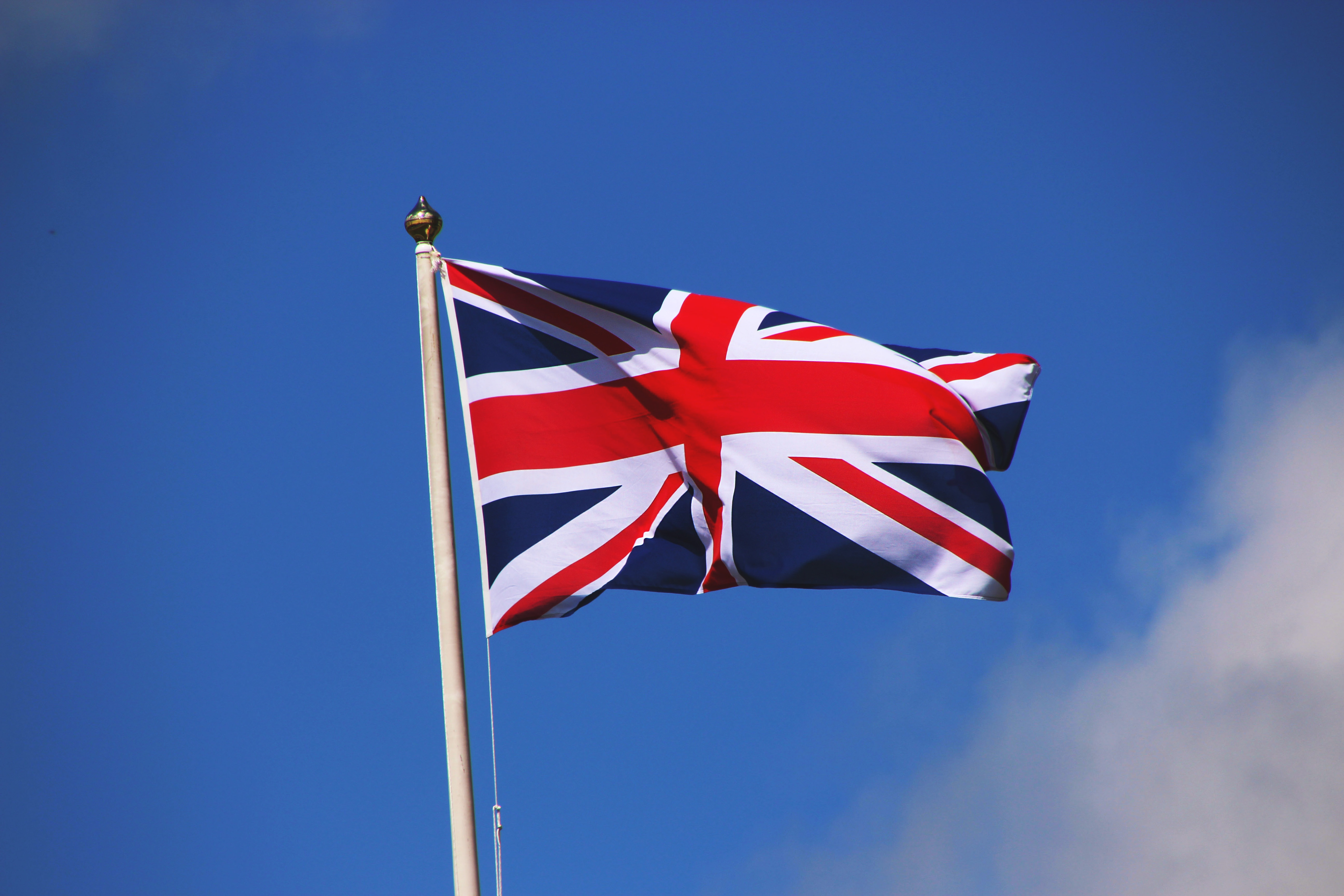 Uk h. Флаг Британии. Флаг Юнайтед кингдом. Флаг Англии и Великобритании. Буюк Британия флаг.