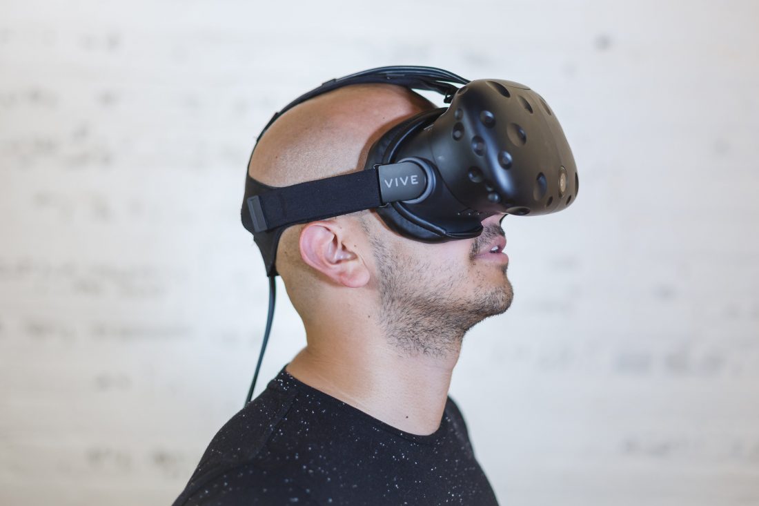 Free stock image of Man using VR