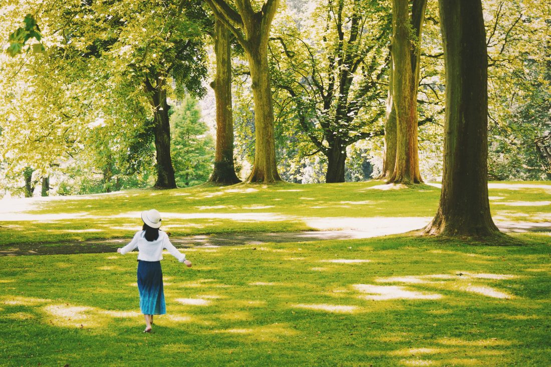 Free stock image of Woman in Park
