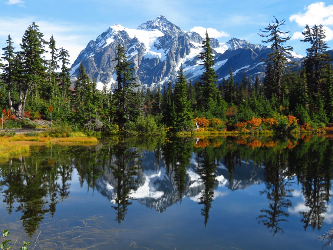 Free stock image of Scenic Mountain Reflection