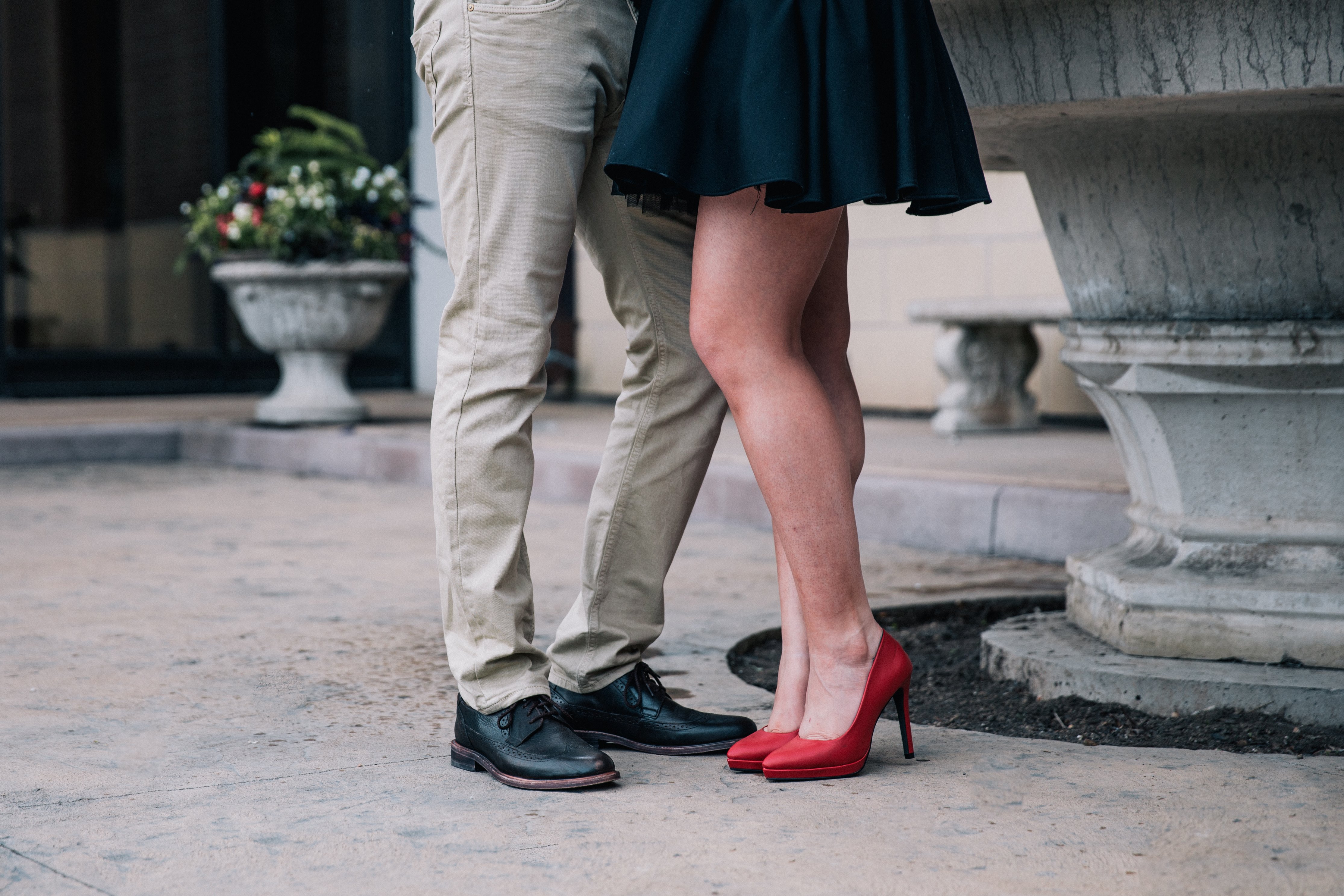 Couples feet. Мужские и женские ноги. Мужские и женские ноги в обуви. Обувь мужская и женская. Мужчина и женщина обувь.