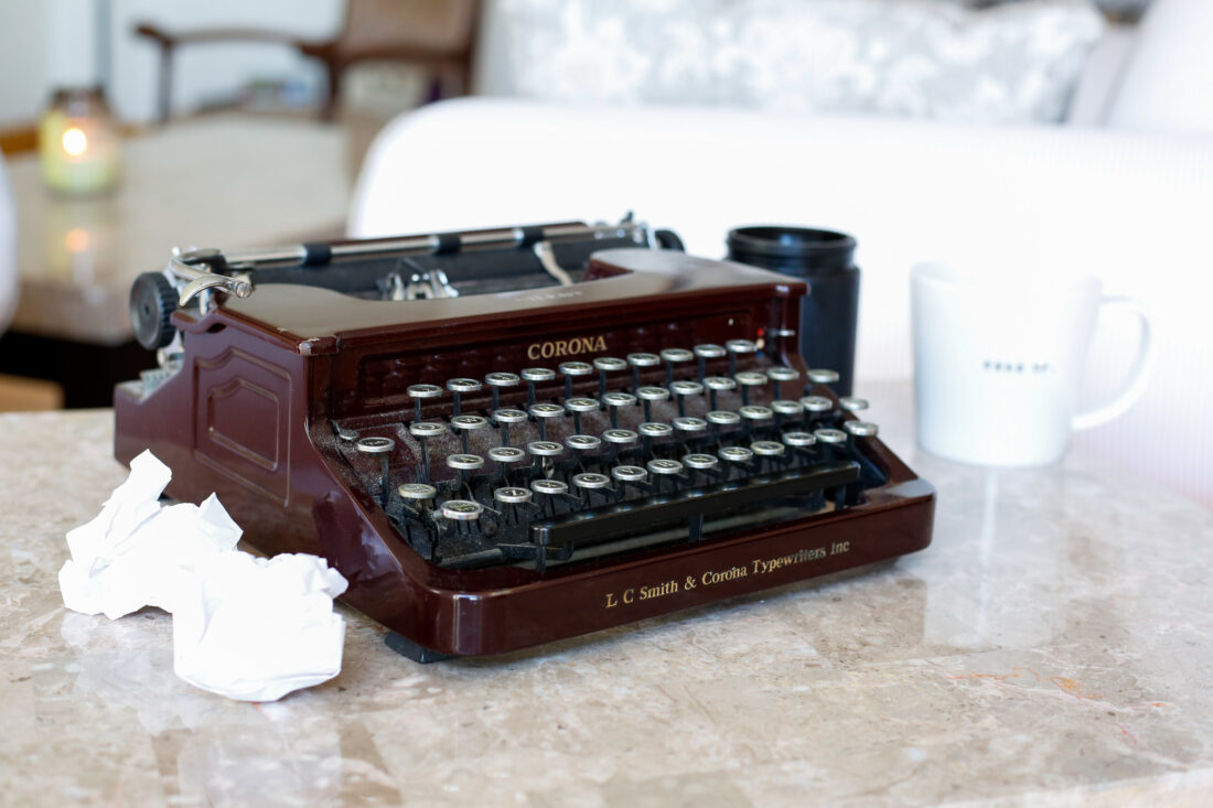 Free stock image of Typewriter Table Vintage